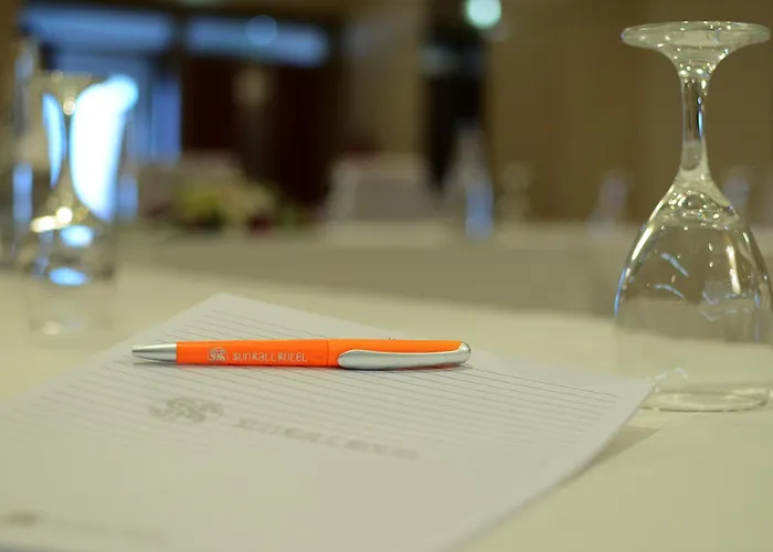 サン ホール ホテル ラルナカ