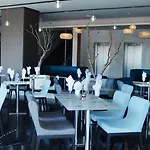 Sun Hall 4*